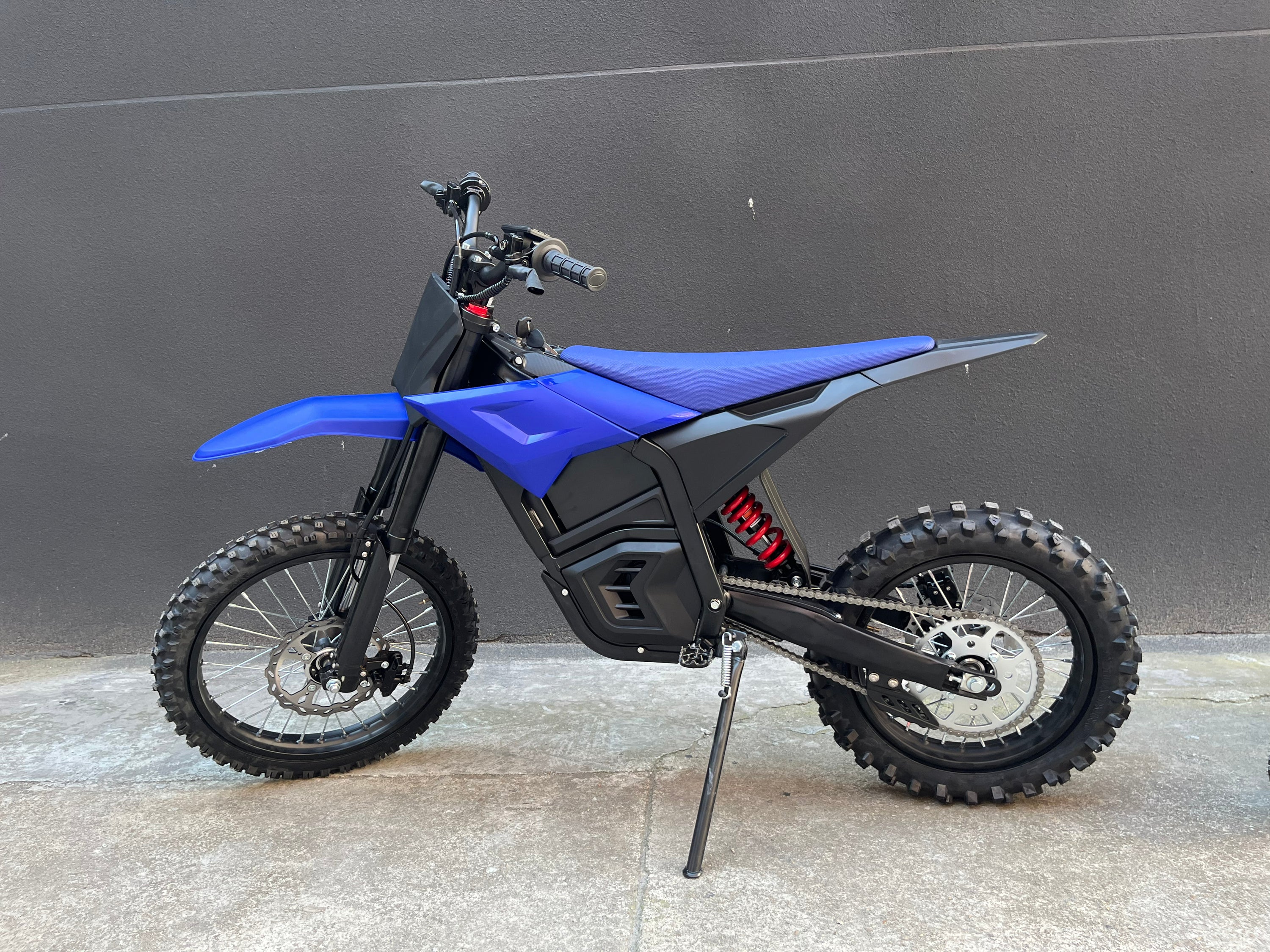 Electric Dirt Bike - IonicMoto